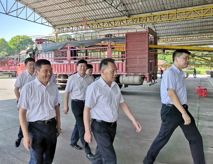 岳陽市委常委、常務(wù)副市長李建華一行蒞臨岳陽新宏調(diào)研指導(dǎo)